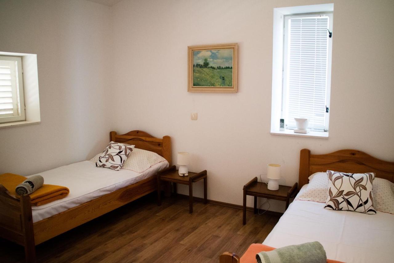 Apartman Klara Lumbarda Exterior foto